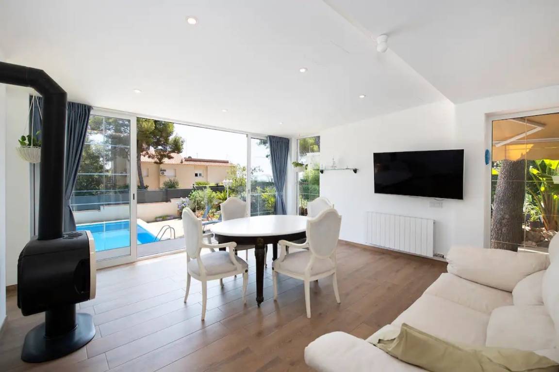 95 M² Huis ∙ 2 Slaapkamers ∙ 6 Gasten - Garraf
