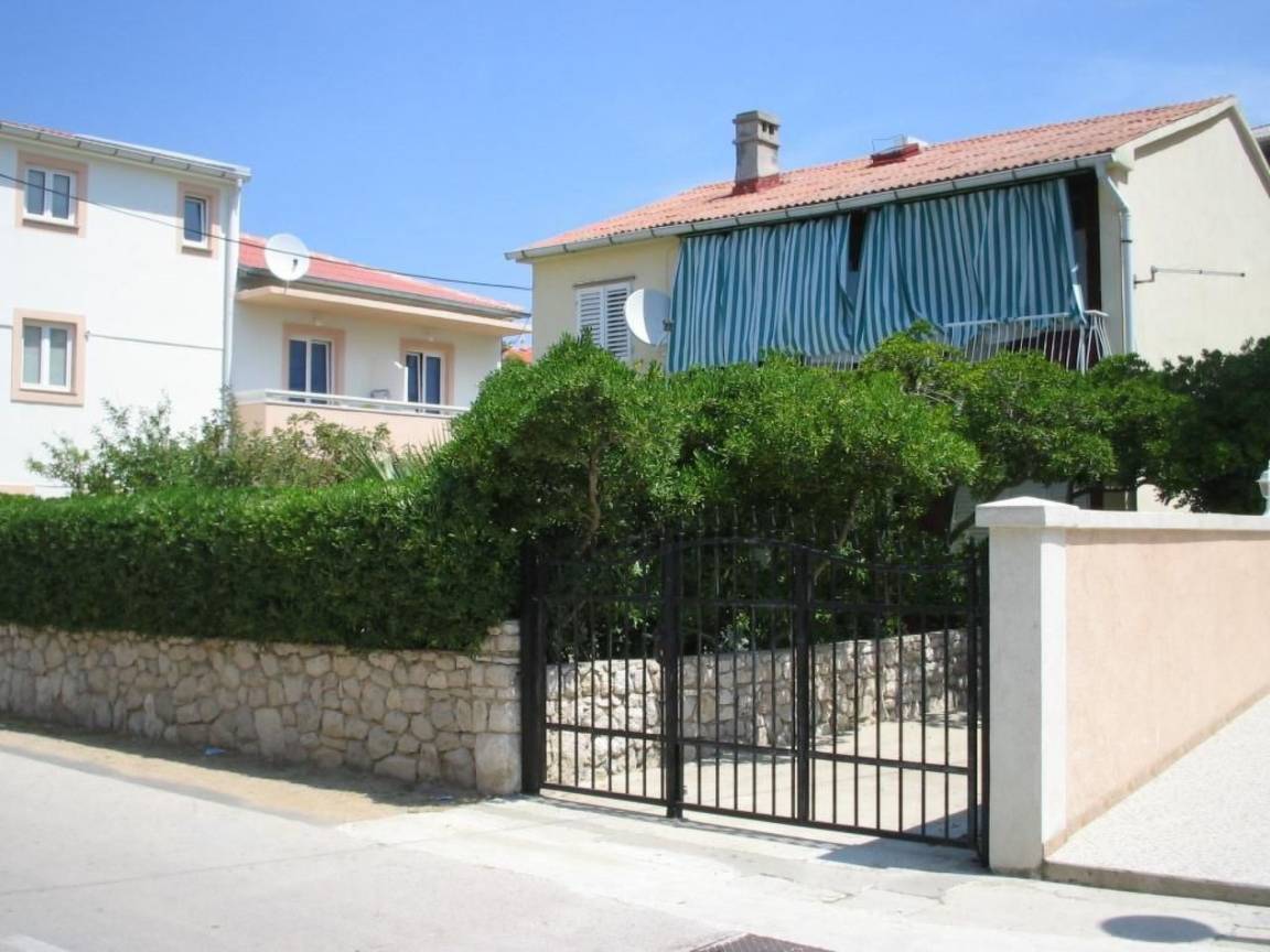 100 M² Apartment ∙ 3 Bedrooms ∙ 6 Guests - Pag