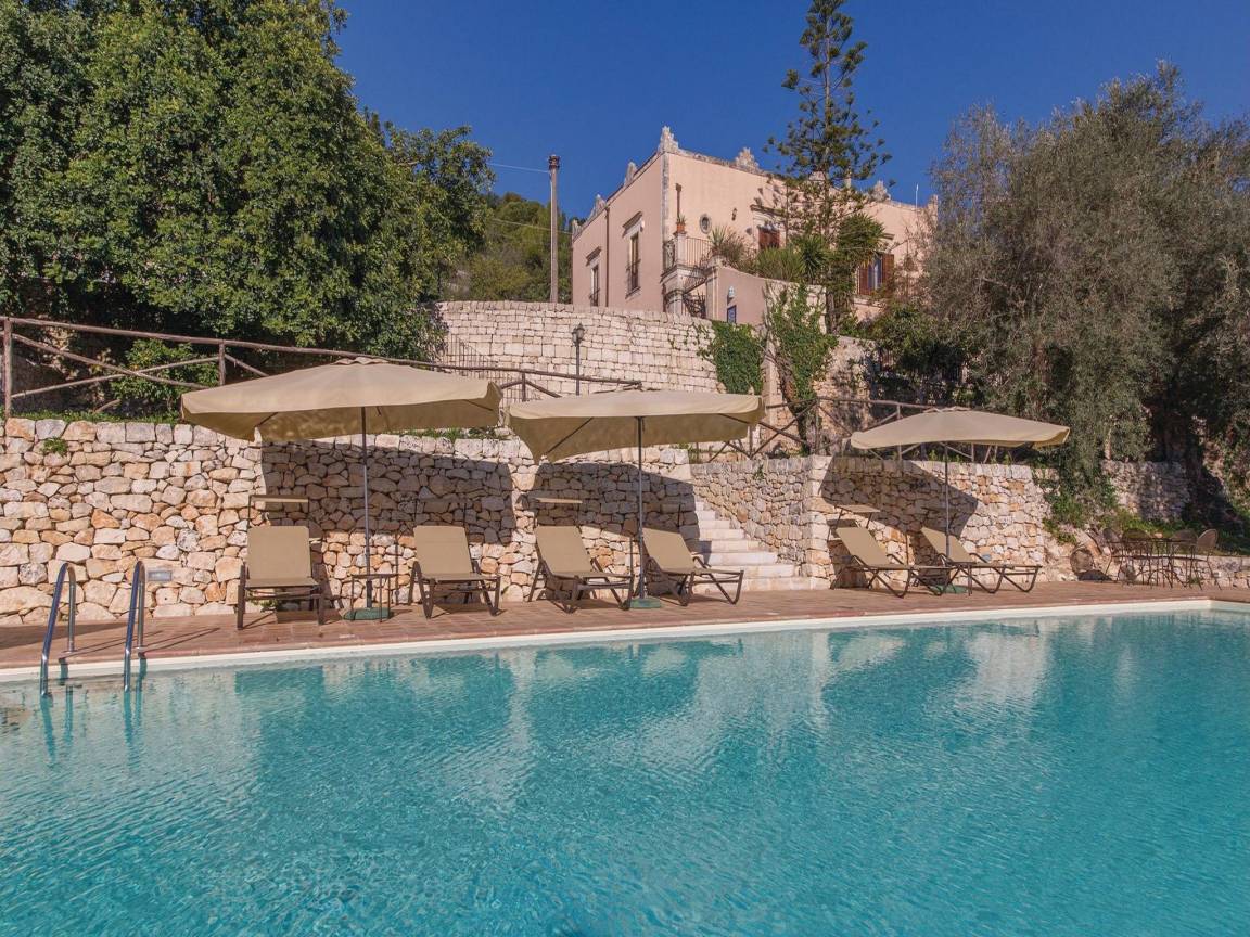 500 M² House ∙ 5 Bedrooms ∙ 14 Guests - Modica