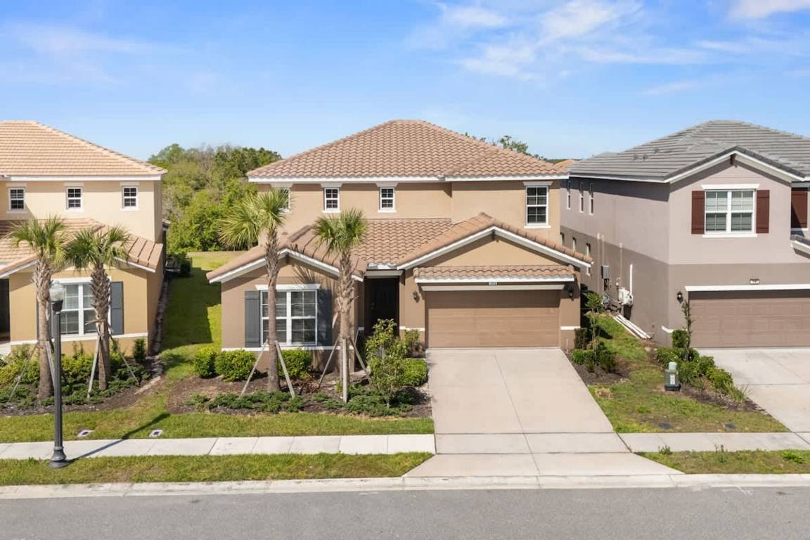Apartment ∙ 6 Bedrooms ∙ 14 Guests - Davenport, FL