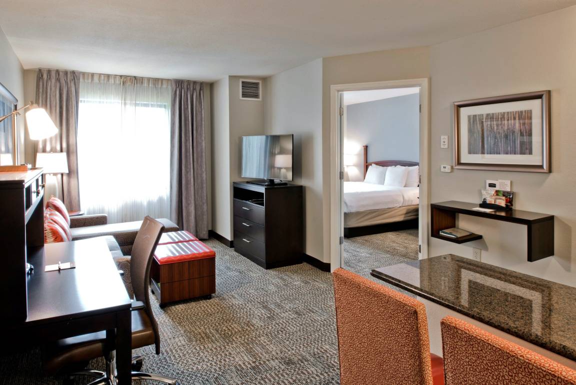 Hotel ∙ 2 Bedrooms ∙ 6 Guests - Charlotte, NC