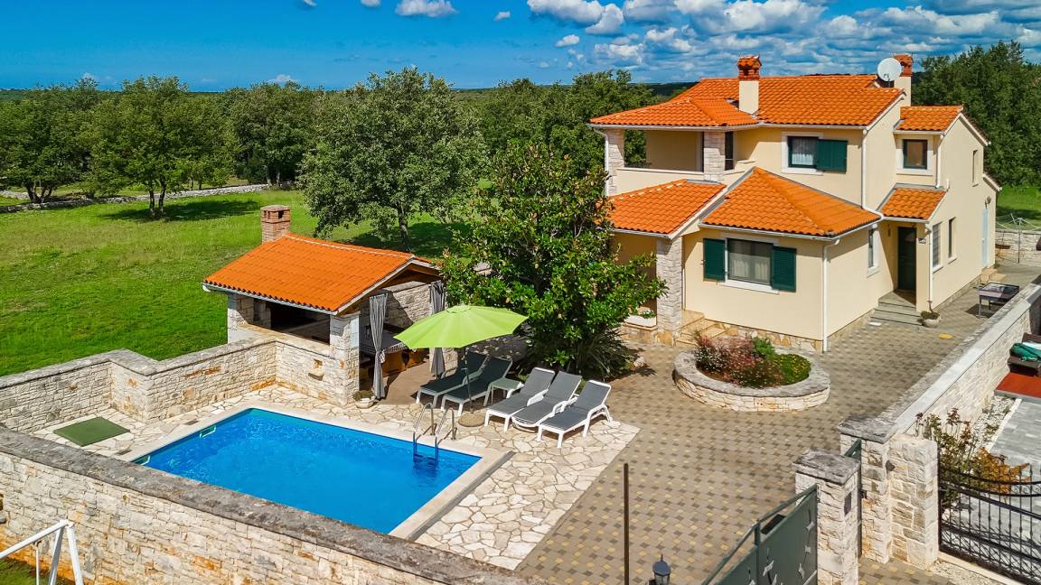170 M² Villa ∙ 3 Slaapkamers ∙ 6 Gasten - Peroj