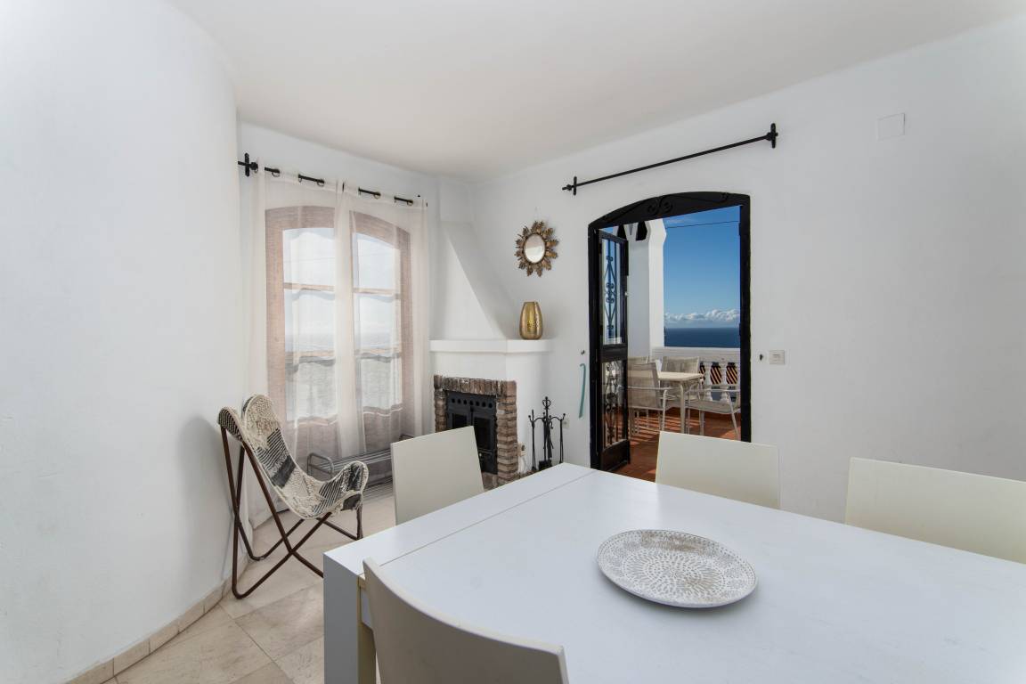 89 M² Apartamento ∙ 2 Habitaciones ∙ 4 Huéspedes - Nerja
