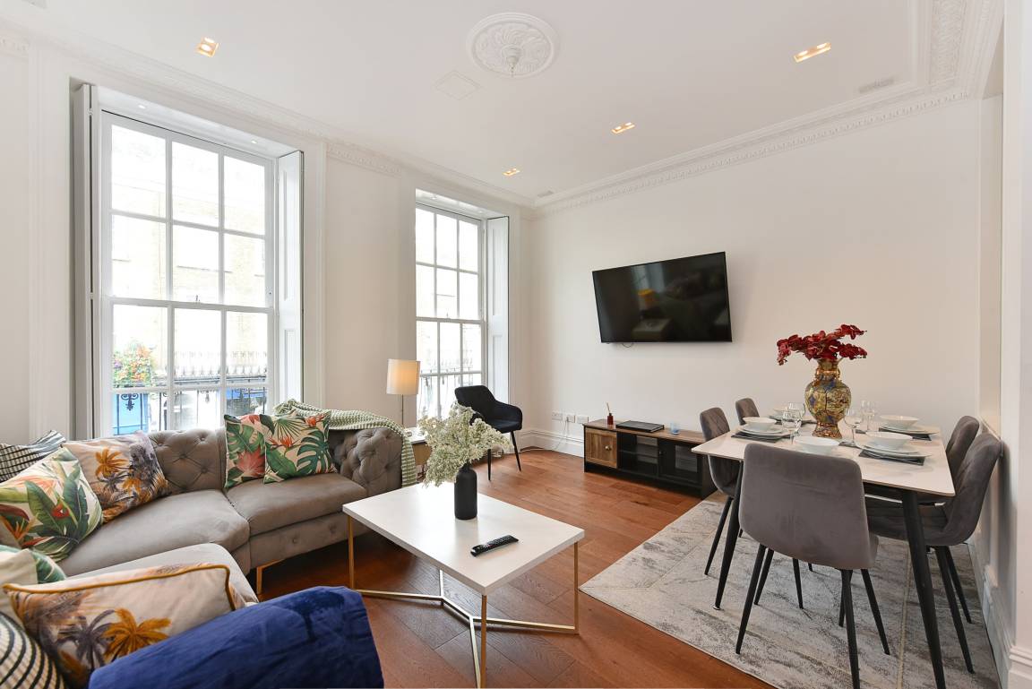 100 M² Apartment ∙ 2 Bedrooms ∙ 5 Guests - London