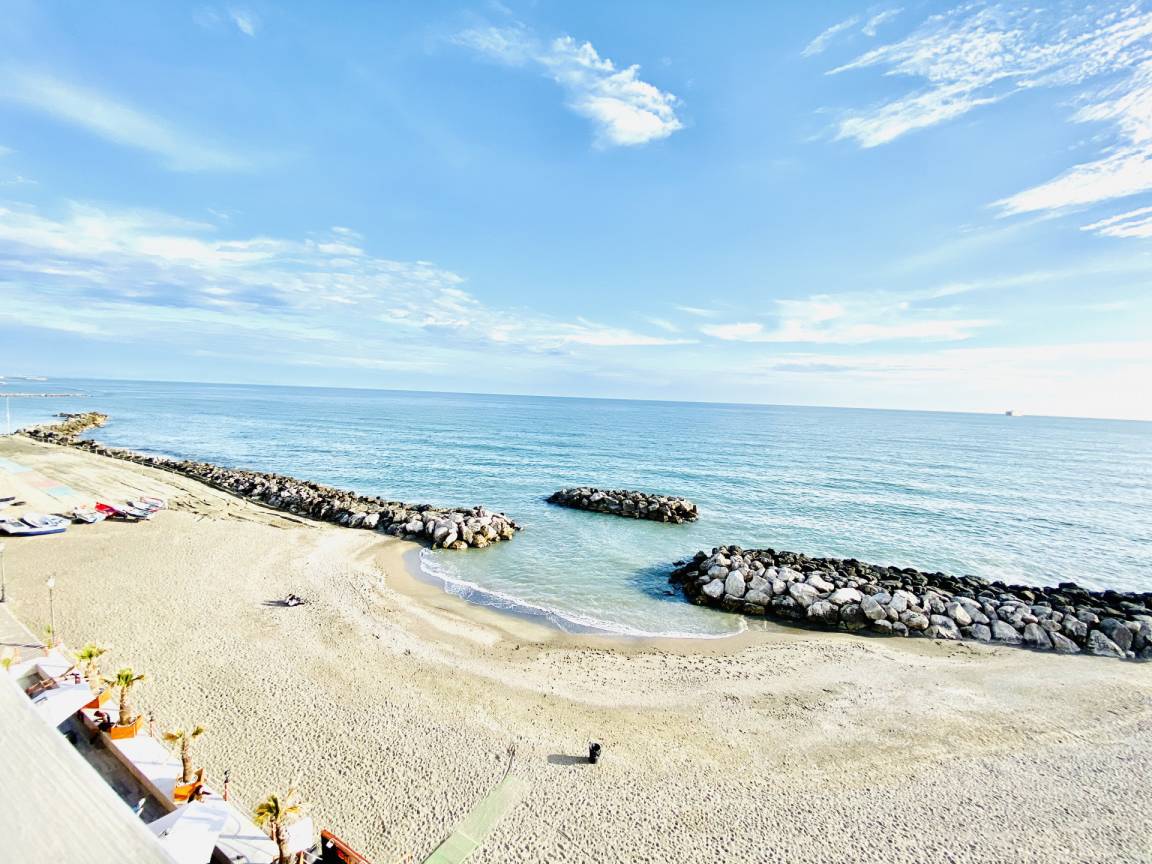 APT with seaview balcony - 5mt from the beach! x2