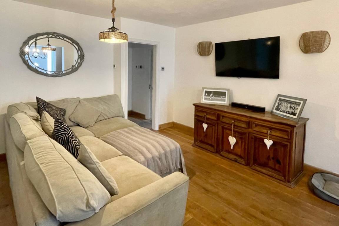 120 M² House ∙ 4 Bedrooms ∙ 8 Guests - Altrincham