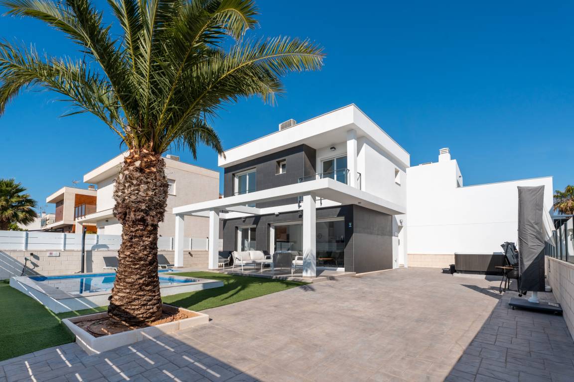130 M² Villa ∙ 3 Schlafzimmer ∙ 6 Gäste - Alicante