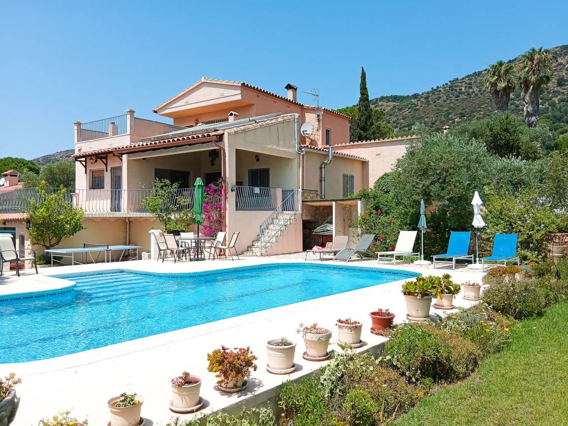 202 M² Ferienhaus ∙ 3 Schlafzimmer ∙ 6 Gäste - Llançà