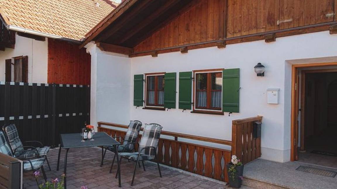 86 M² Ferienwohnung ∙ 2 Schlafzimmer ∙ 4 Gäste - Steingaden