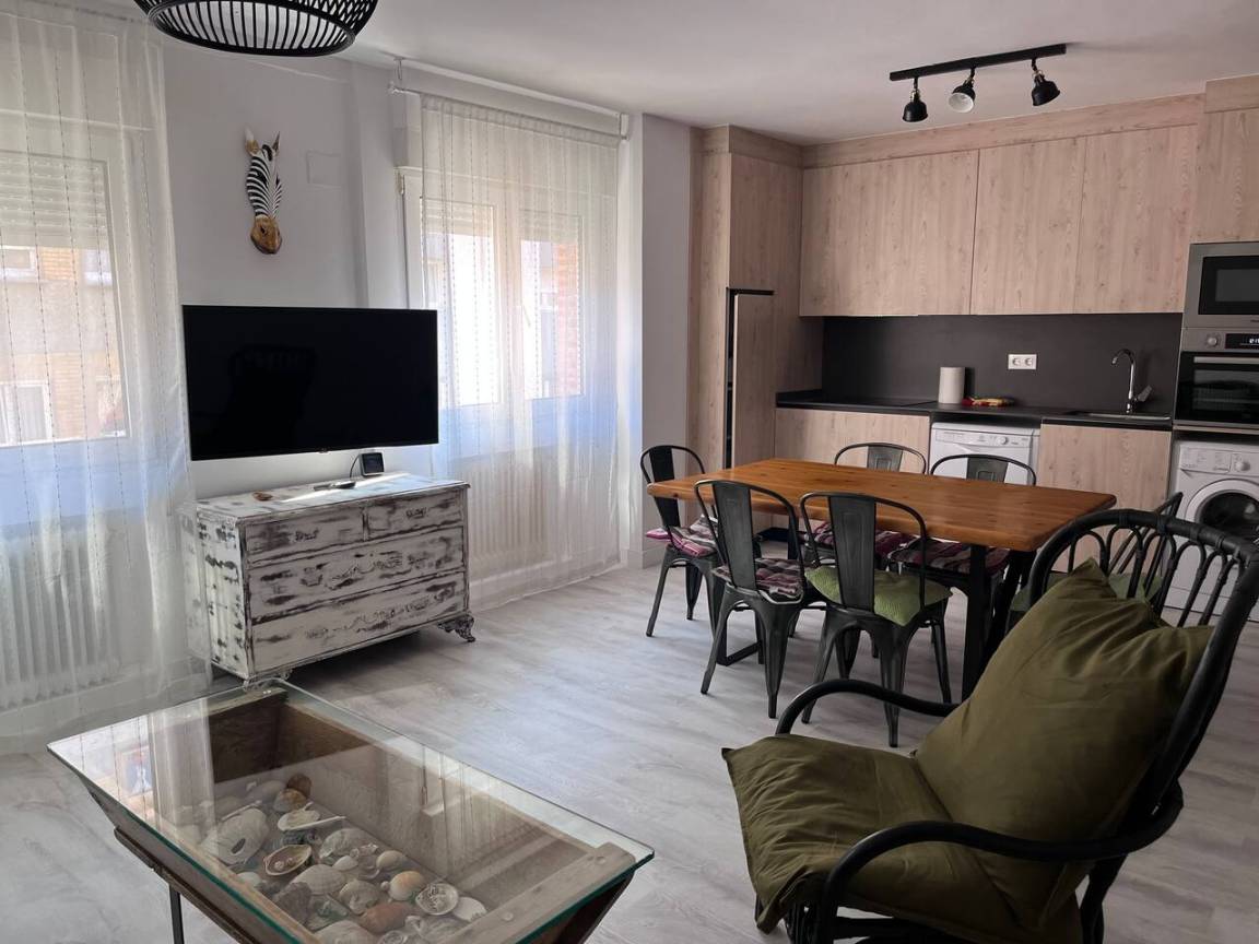 78 M² Apartamento ∙ 3 Habitaciones ∙ 6 Huéspedes - Gijón