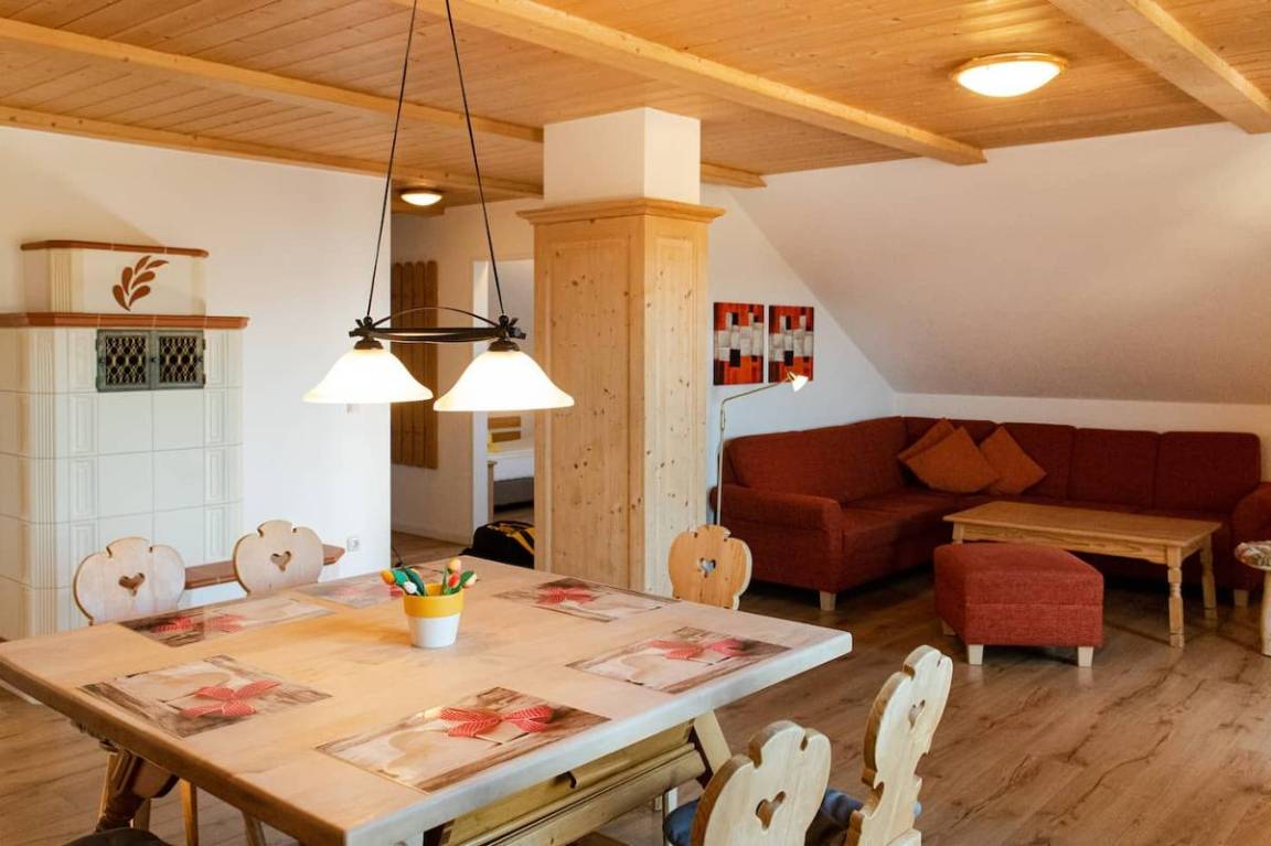 115 M² Ferienwohnung ∙ 3 Schlafzimmer ∙ 7 Gäste - Viechtach
