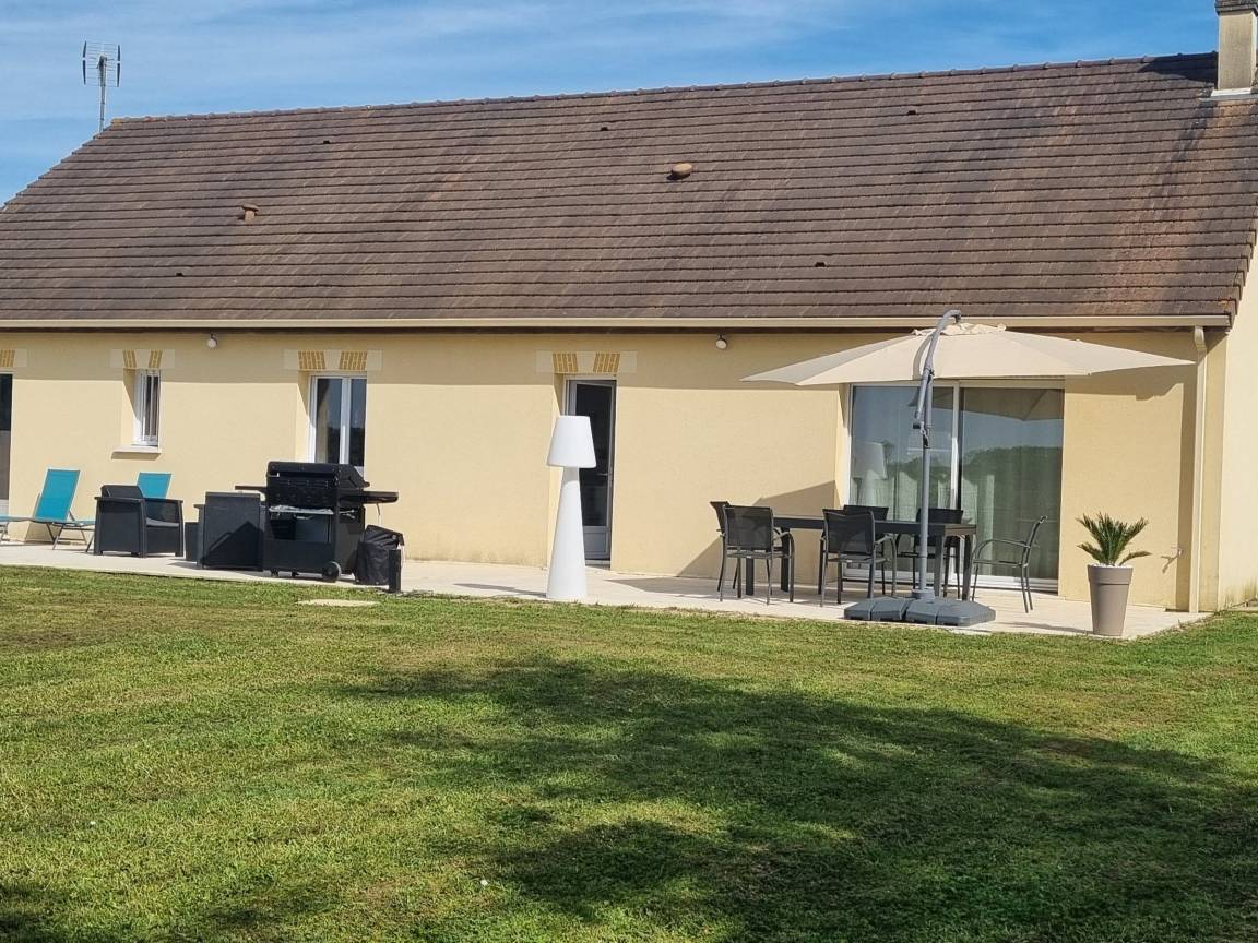 145 M² Cottage ∙ 4 Bedrooms ∙ 6 Guests - Loire Valley