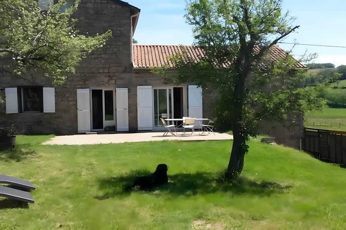 135 M² Huis ∙ 1 Slaapkamer ∙ 4 Gasten - Tarare