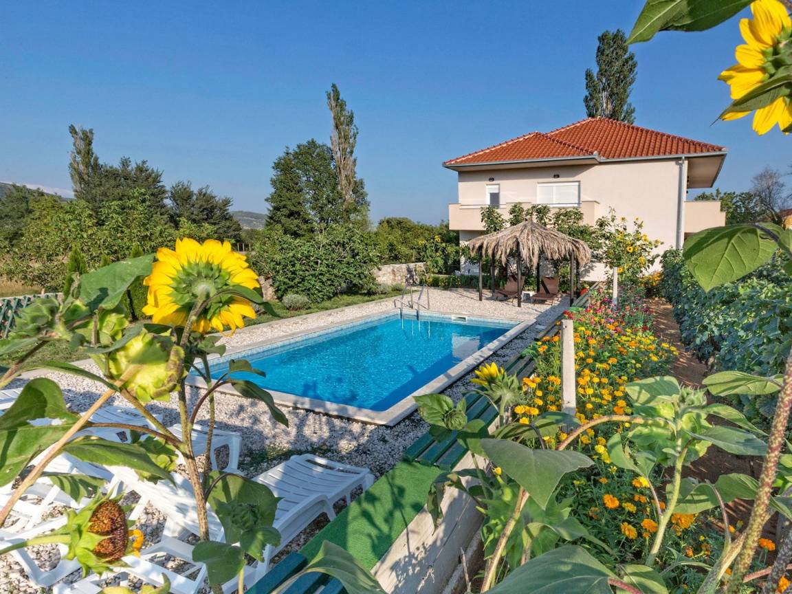 200 M² Maison De Vacances ∙ 5 Chambres ∙ 10 Personnes - Sinj
