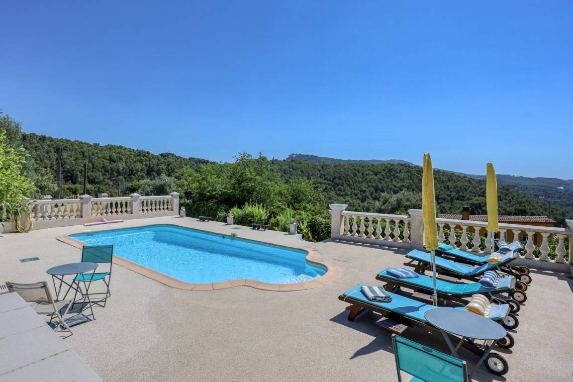 100 M² Villa ∙ 3 Bedrooms ∙ 7 Guests - Bandol
