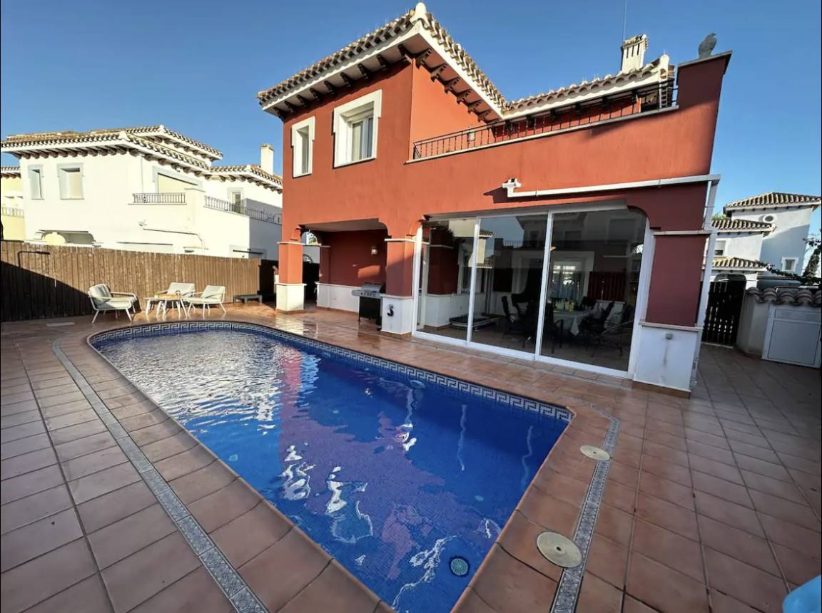 110 M² Villa ∙ 3 Bedrooms ∙ 6 Guests - Los Alcázares