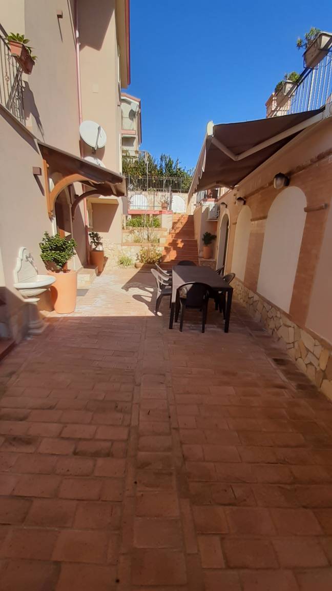 110 M² Villa ∙ 3 Bedrooms ∙ 16 Guests - Pizzo