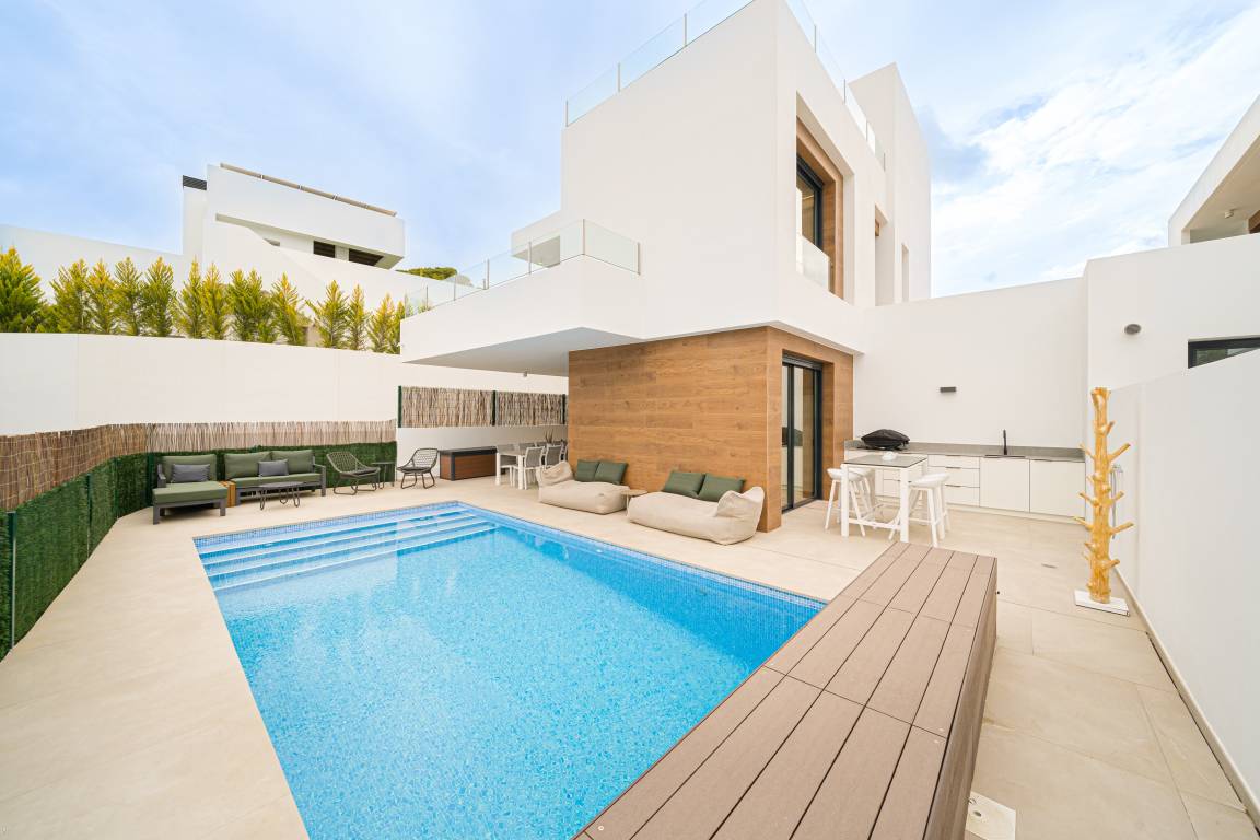 240 M² Casa ∙ 4 Habitaciones ∙ 8 Huéspedes - Benidorm