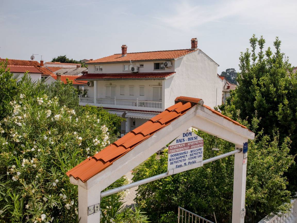 110 M² Apartment ∙ 3 Bedrooms ∙ 9 Guests - Rab