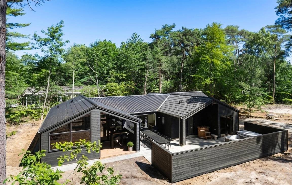 182 M² Huis ∙ 6 Slaapkamers ∙ 12 Gasten - Bornholm