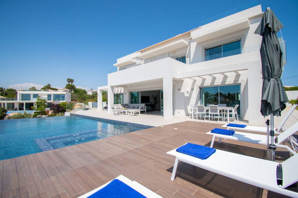 426 M² Villa ∙ 4 Bedrooms ∙ 8 Guests - Carvoeiro