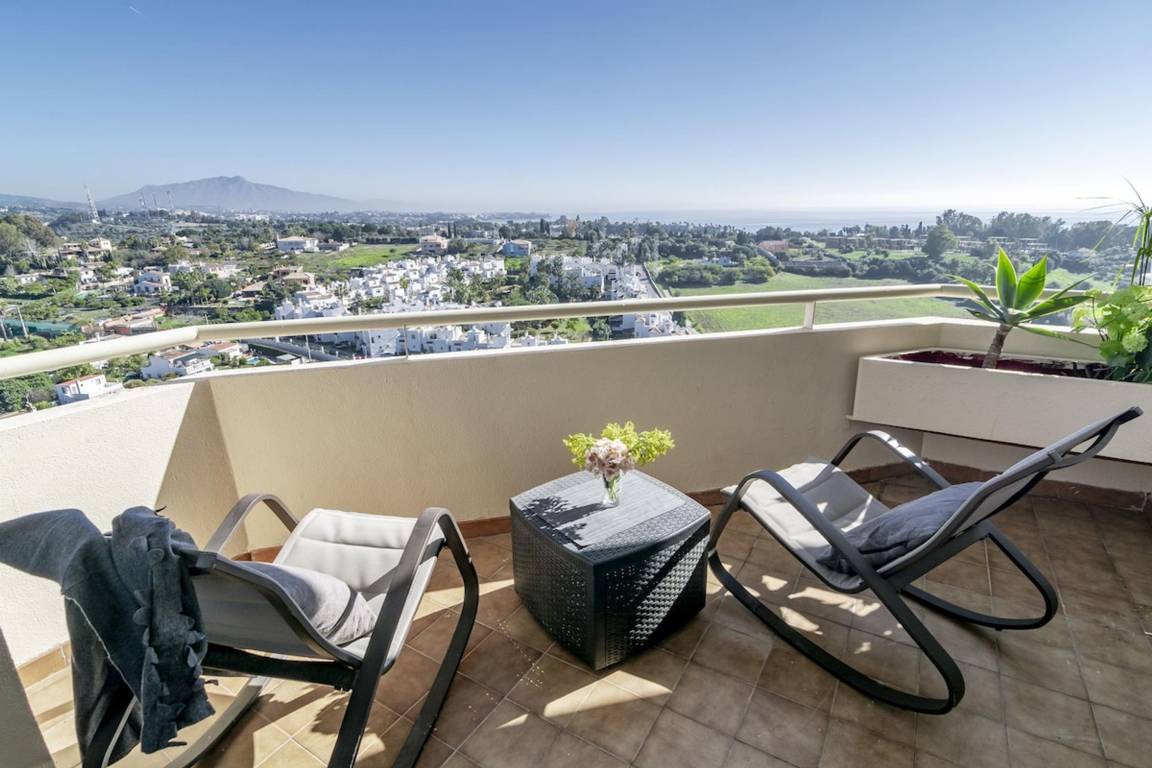 75 M² Apartamento ∙ 1 Habitación ∙ 4 Huéspedes - Estepona