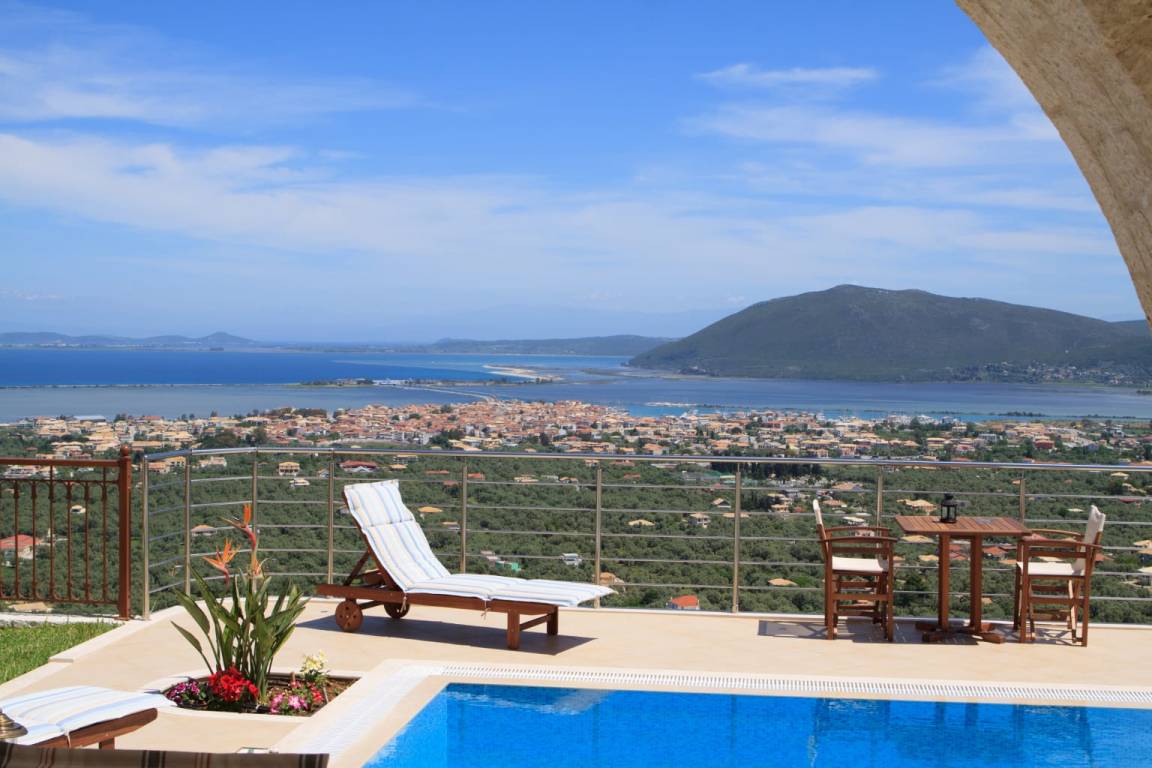 130 M² Villa ∙ 3 Bedrooms ∙ 6 Guests - Lefkada