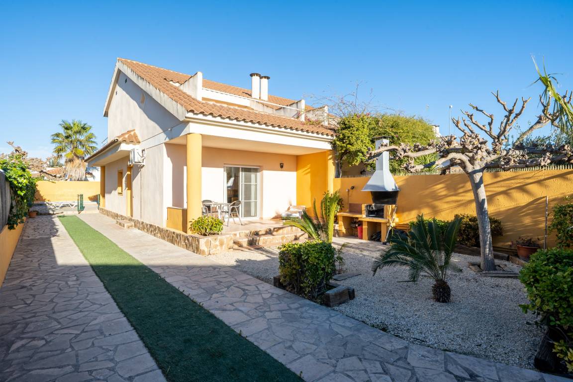 150 M² Casa ∙ 3 Habitaciones ∙ 6 Huéspedes - Deltebre