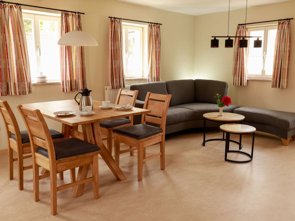 52 M² Ferienwohnung ∙ 2 Schlafzimmer ∙ 4 Gäste - Iphofen
