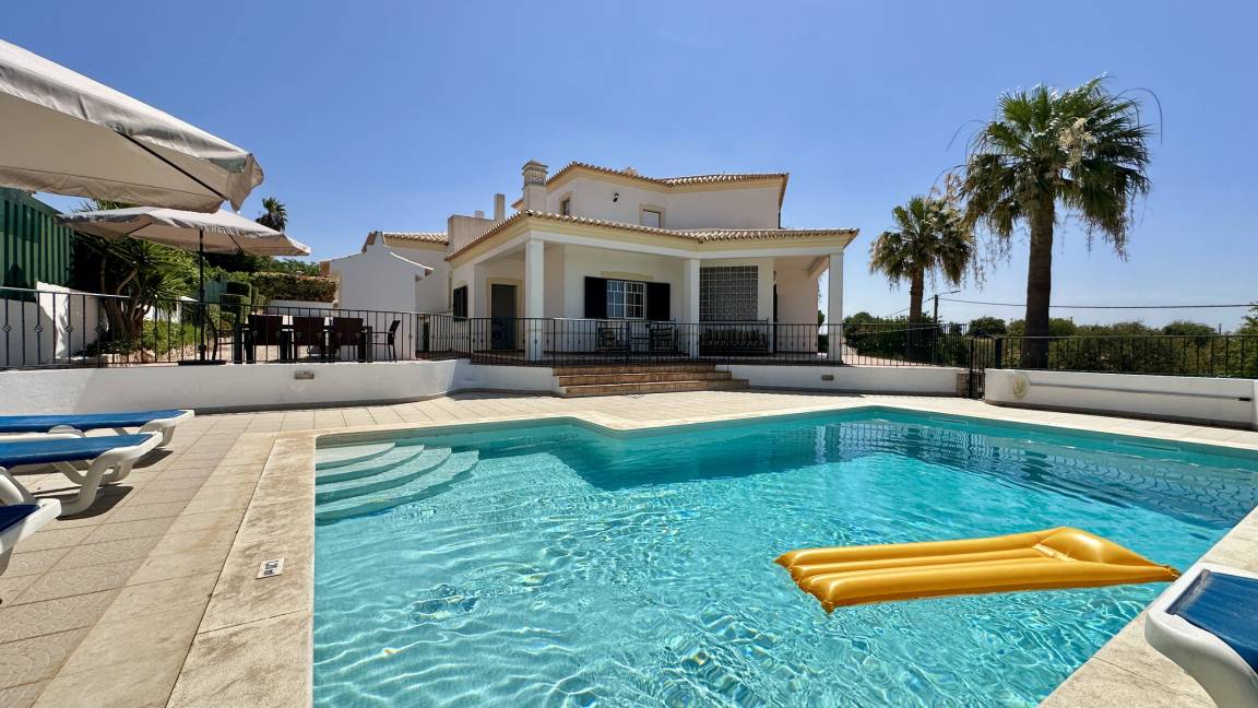 240 M² Villa ∙ 4 Habitaciones ∙ 11 Huéspedes - Albufeira
