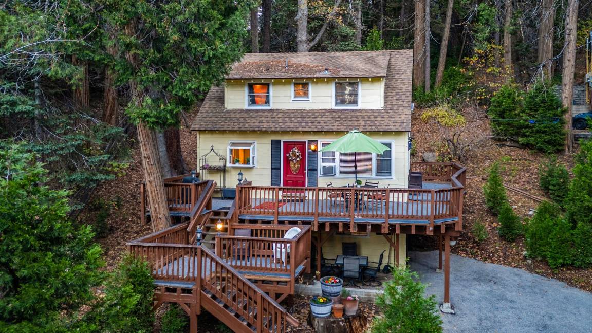 111 M² House ∙ 3 Bedrooms ∙ 10 Guests - Lake Arrowhead, CA