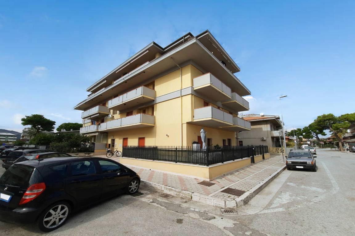 50 M² Appartamento Vacanza ∙ 1 Camera Da Letto ∙ 5 Ospiti - Martinsicuro