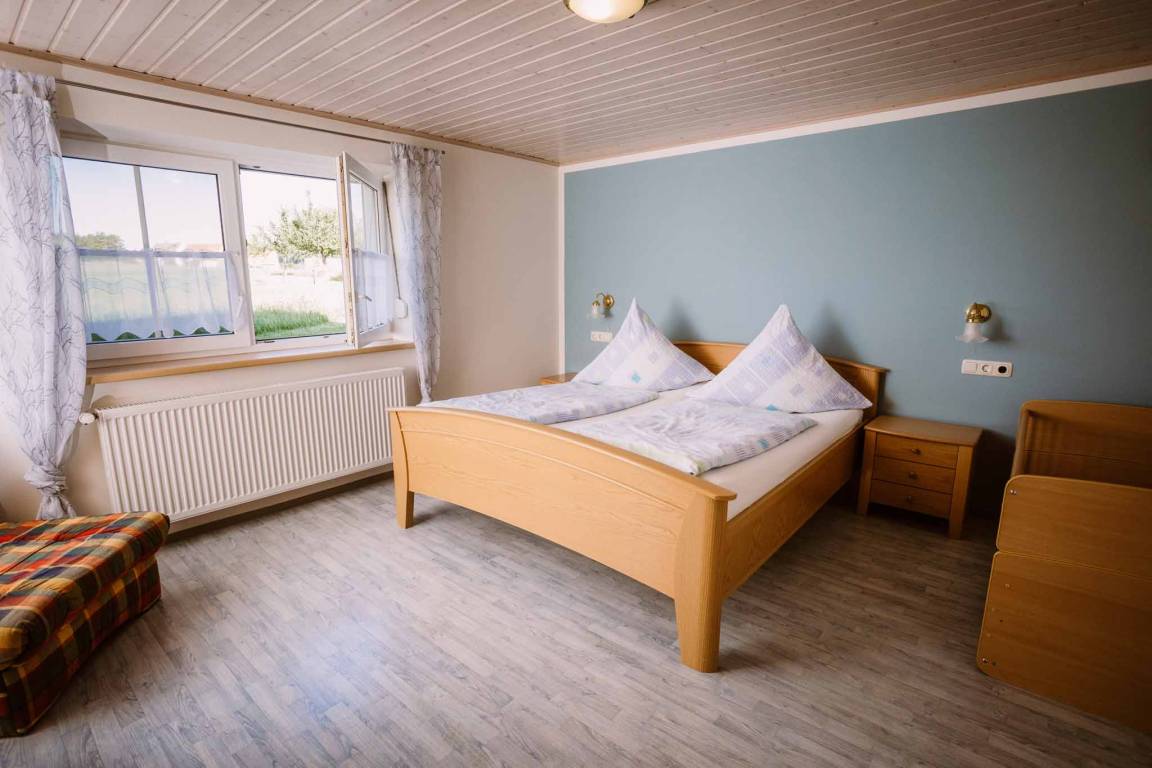 70 M² Ferienwohnung ∙ 2 Schlafzimmer ∙ 4 Gäste - Altmühltal