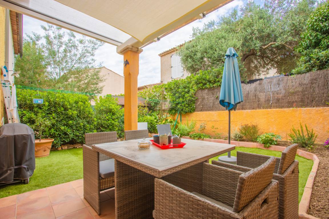 70 M² Villa ∙ 2 Bedrooms ∙ 6 Guests - Grimaud