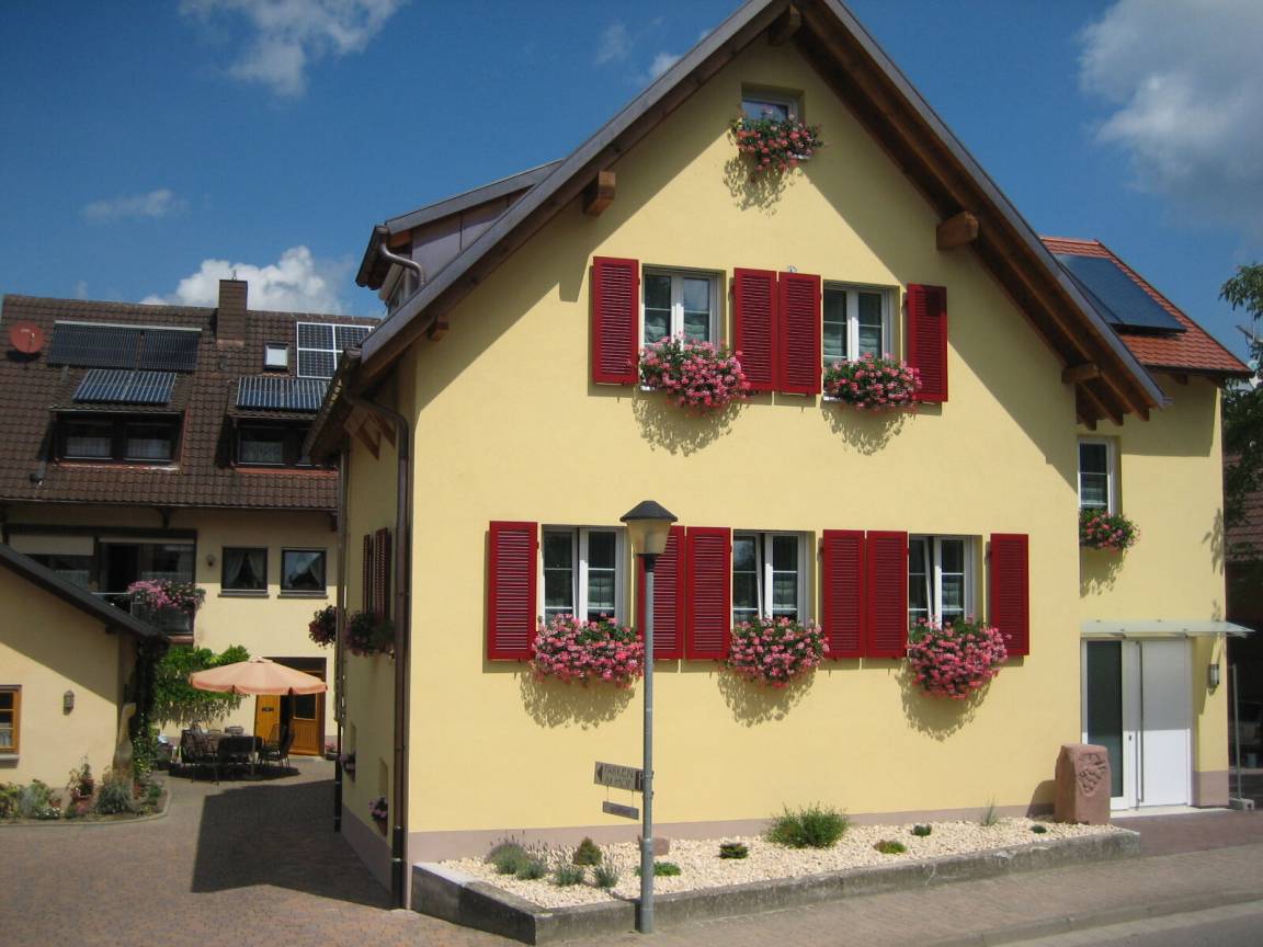 64 M² Ferienwohnung ∙ 1 Schlafzimmer ∙ 5 Gäste - Ihringen