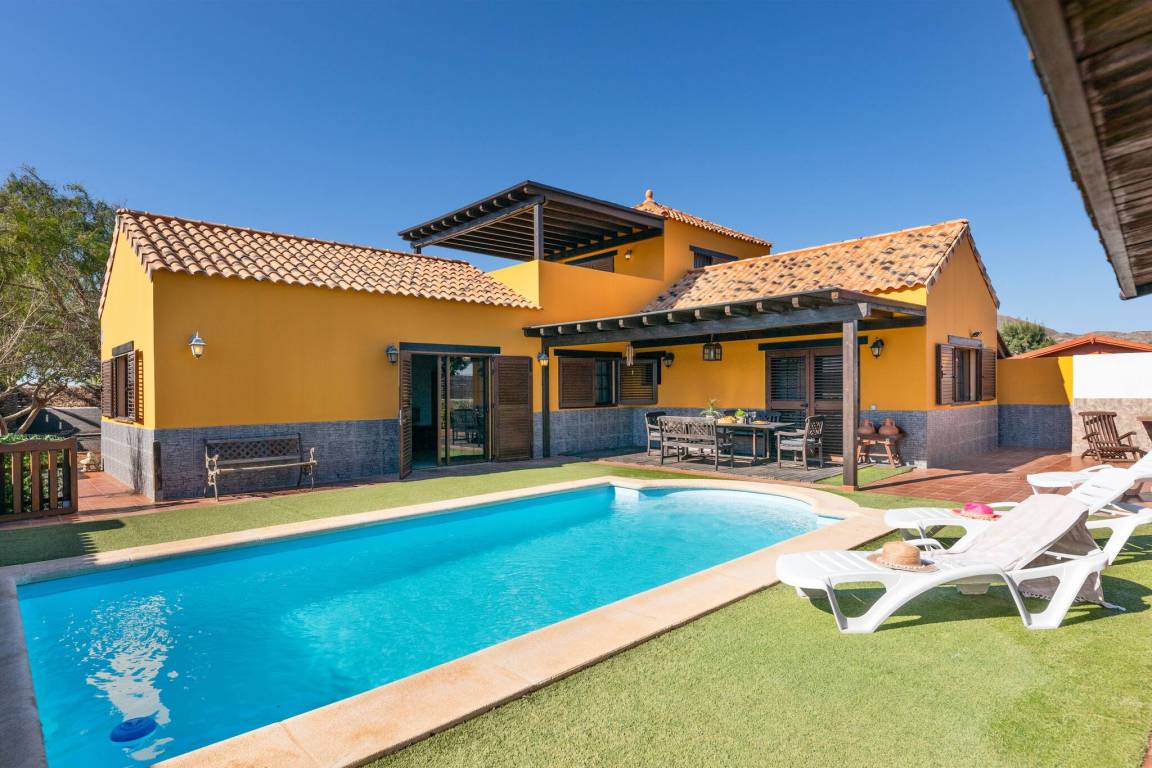 150 M² Villa ∙ 3 Bedrooms ∙ 6 Guests - El Cotillo