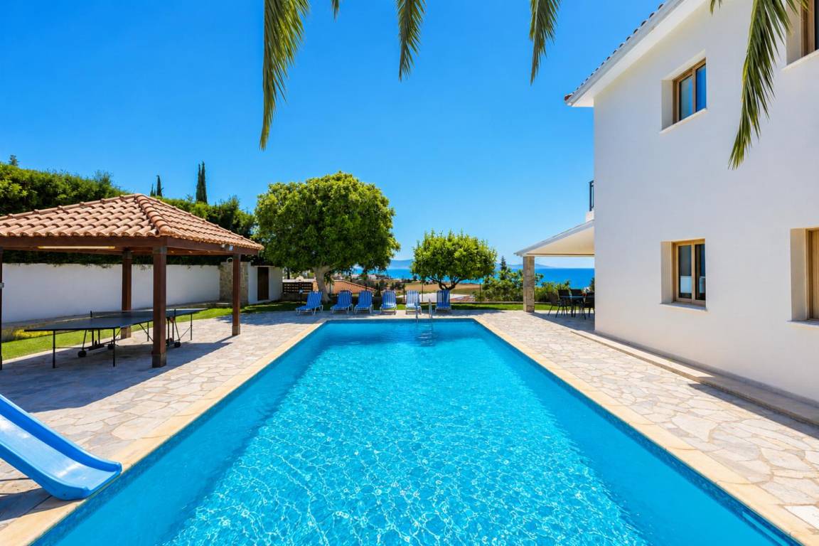 195 M² Villa ∙ 3 Bedrooms ∙ 6 Guests - Argaka