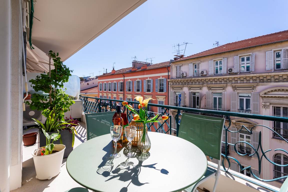 82 M² Huoneisto ∙ 2 Makuuhuonetta ∙ 4 Vierasta - Nice