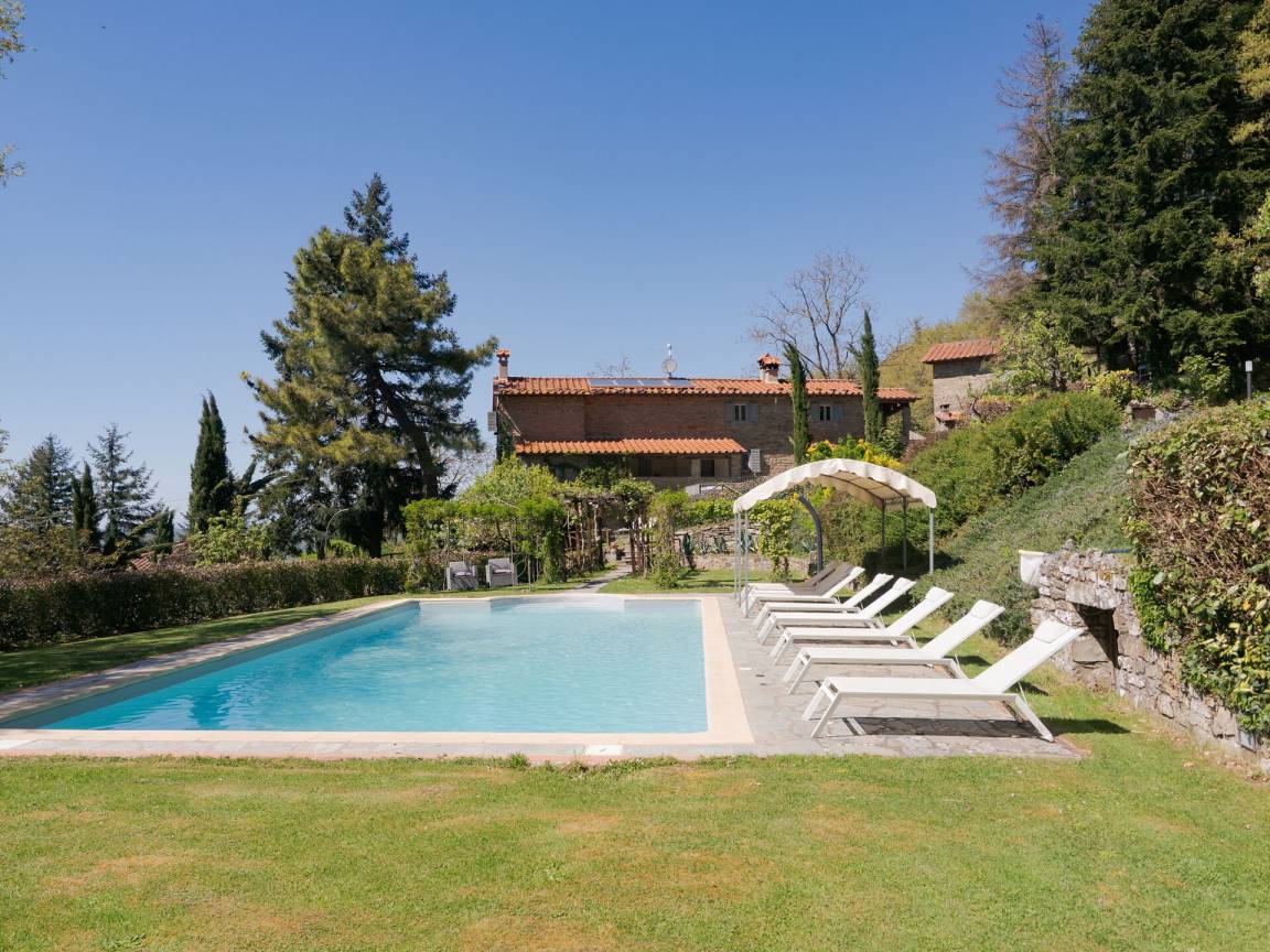 240 m&sup2; Villa 5 Schlafzimmer 10 G&auml;ste