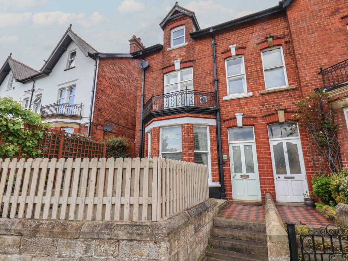 Cottage ∙ 4 Bedrooms ∙ 8 Guests - Robin Hood's Bay