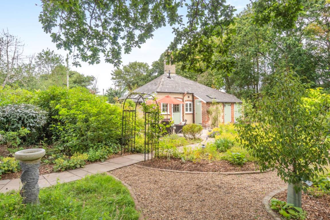 Cottage ∙ 2 Bedrooms ∙ 3 Guests - Lowestoft