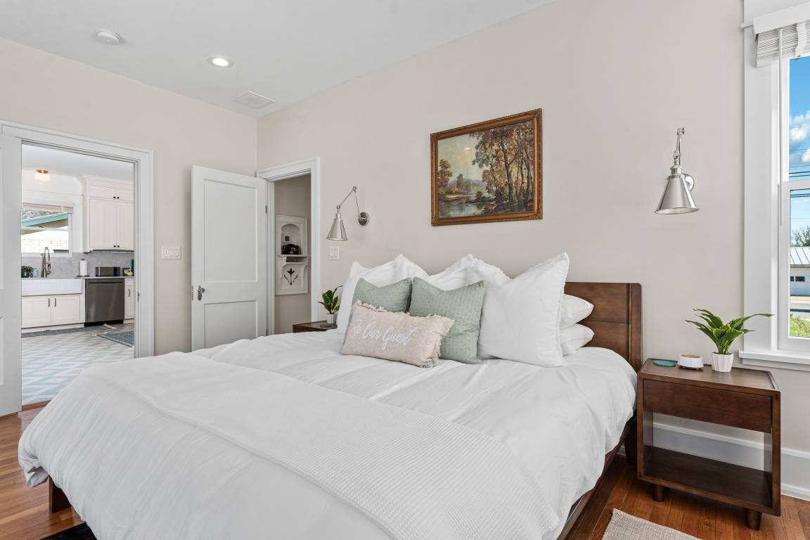 House ∙ 2 Bedrooms ∙ 4 Guests - Fredericksburg