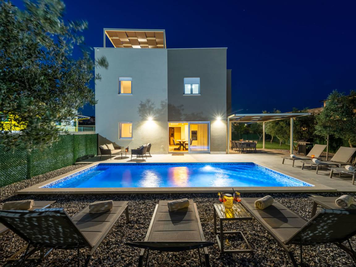 185 M² Ferienhaus ∙ 4 Schlafzimmer ∙ 10 Gäste - Vodnjan