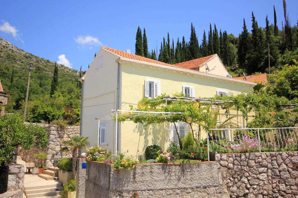 81 M² Apartment ∙ 3 Bedrooms ∙ 6 Guests - Slano