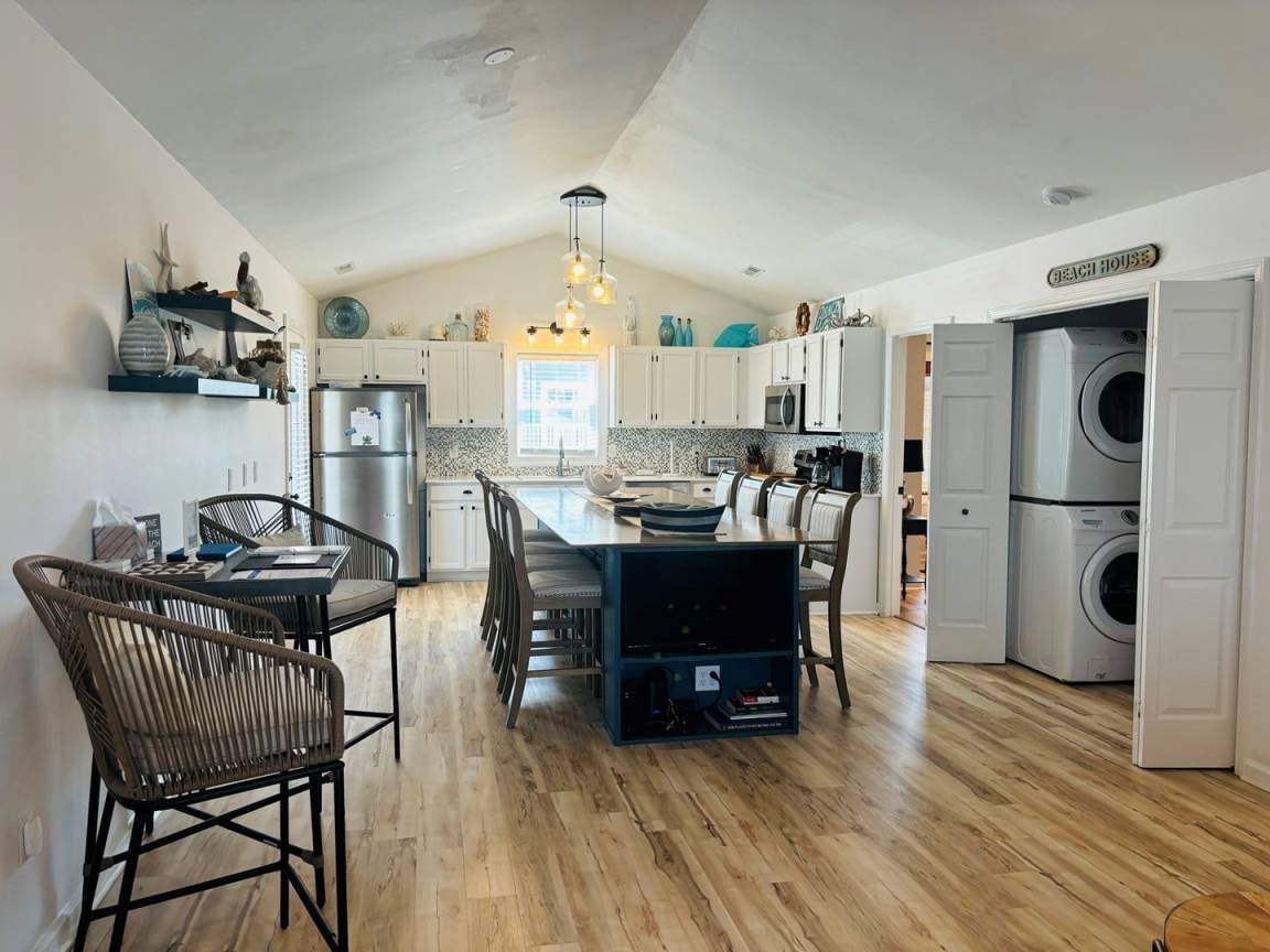 130 M² Cottage ∙ 3 Bedrooms ∙ 9 Guests - Holden Beach, NC
