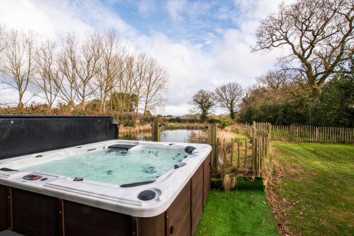 Cottage ∙ 5 Bedrooms ∙ 10 Guests - Holt