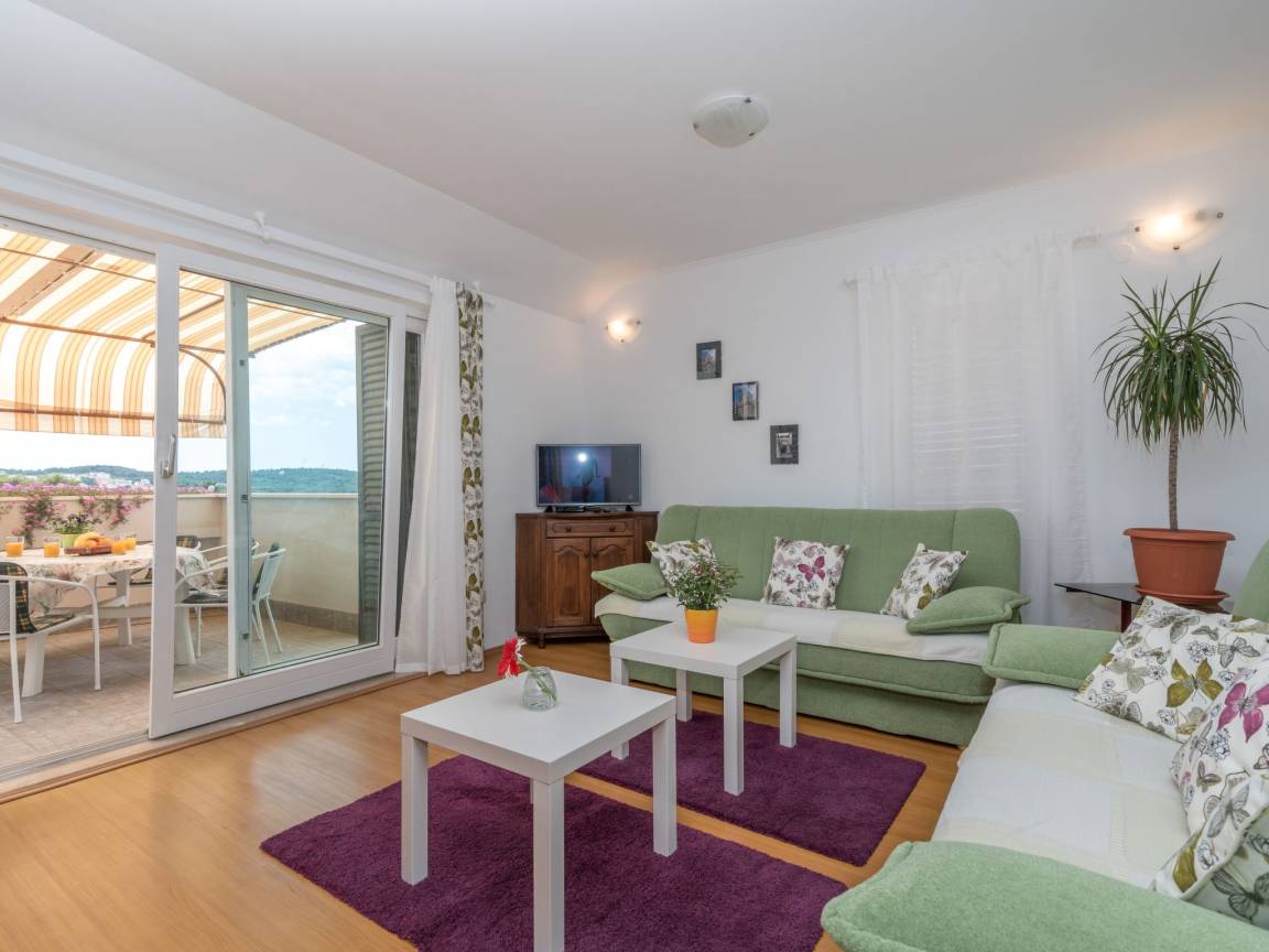 150 M² Apartment ∙ 3 Bedrooms ∙ 6 Guests - Trogir