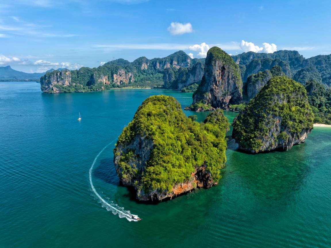 16 M² Houseboat ∙ 5 Bedrooms ∙ 10 Guests - Phuket