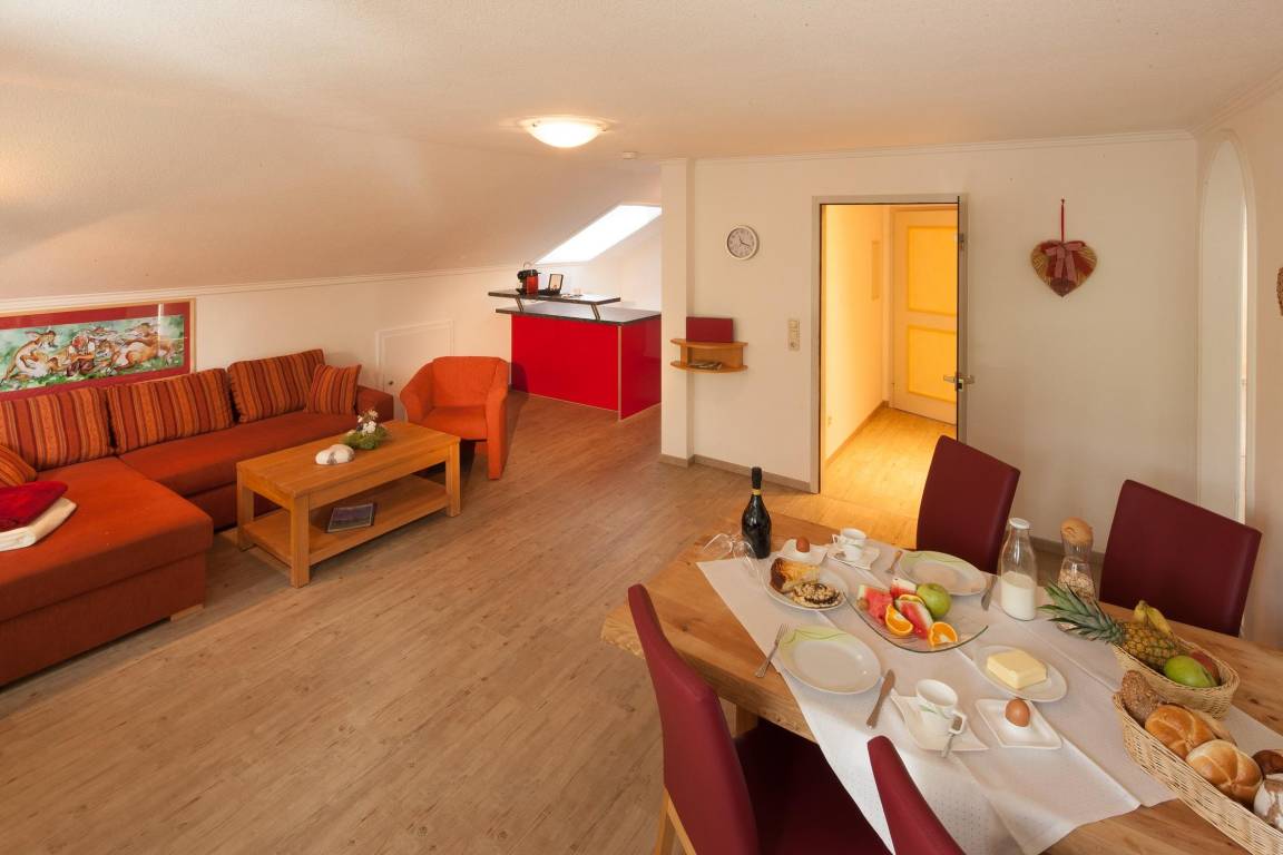 79 M² Ferienwohnung ∙ 2 Schlafzimmer ∙ 5 Gäste - Immenstadt im Allgäu