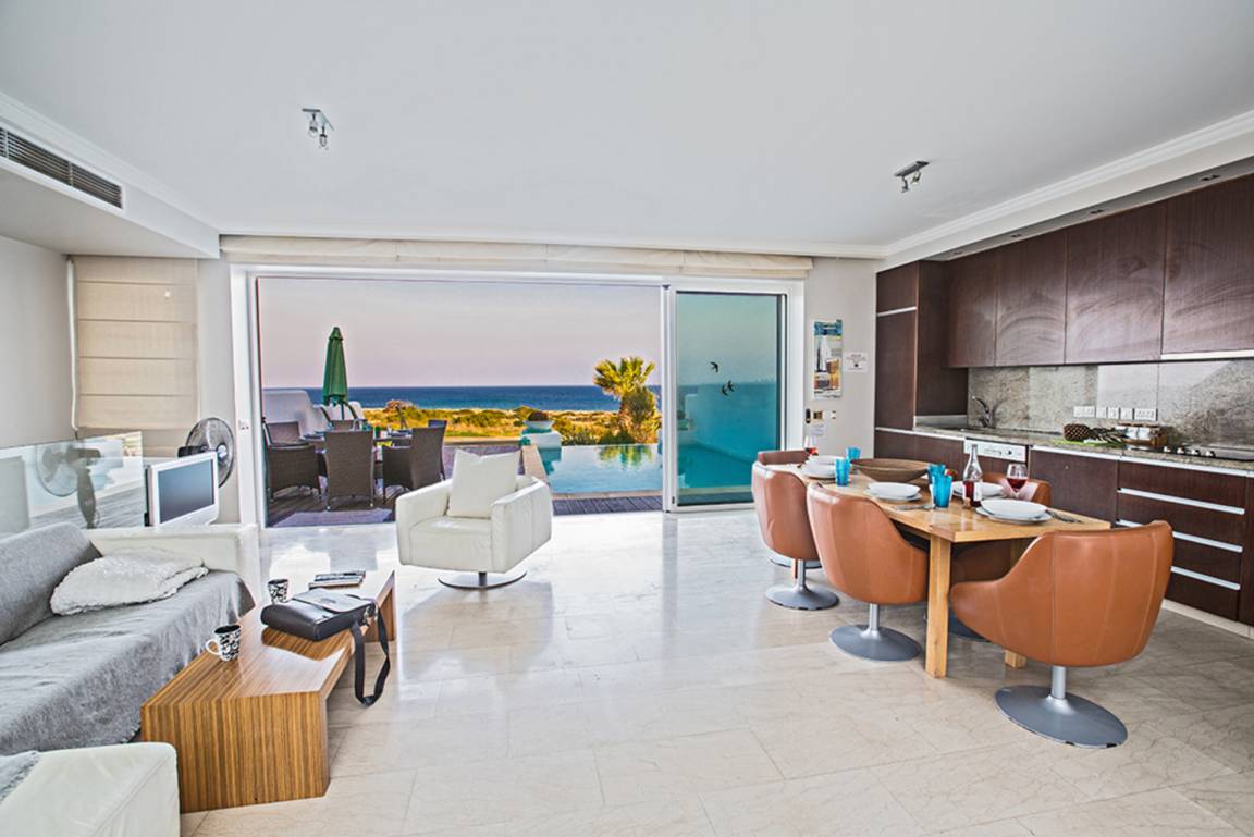 200 M² Villa ∙ 5 Bedrooms ∙ 10 Guests - Protaras